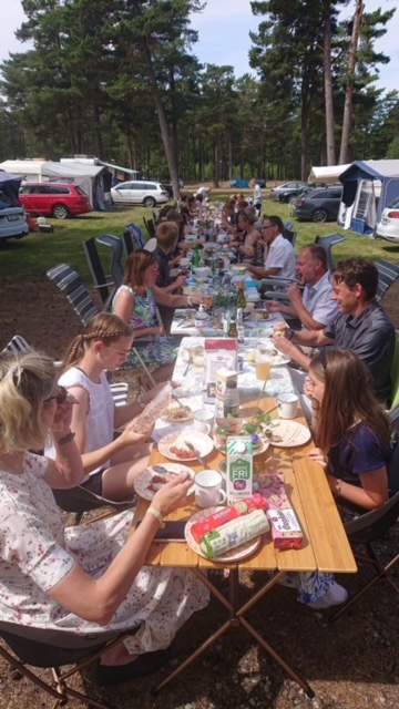 image: Fin midsommar-OL och långbord i Böda